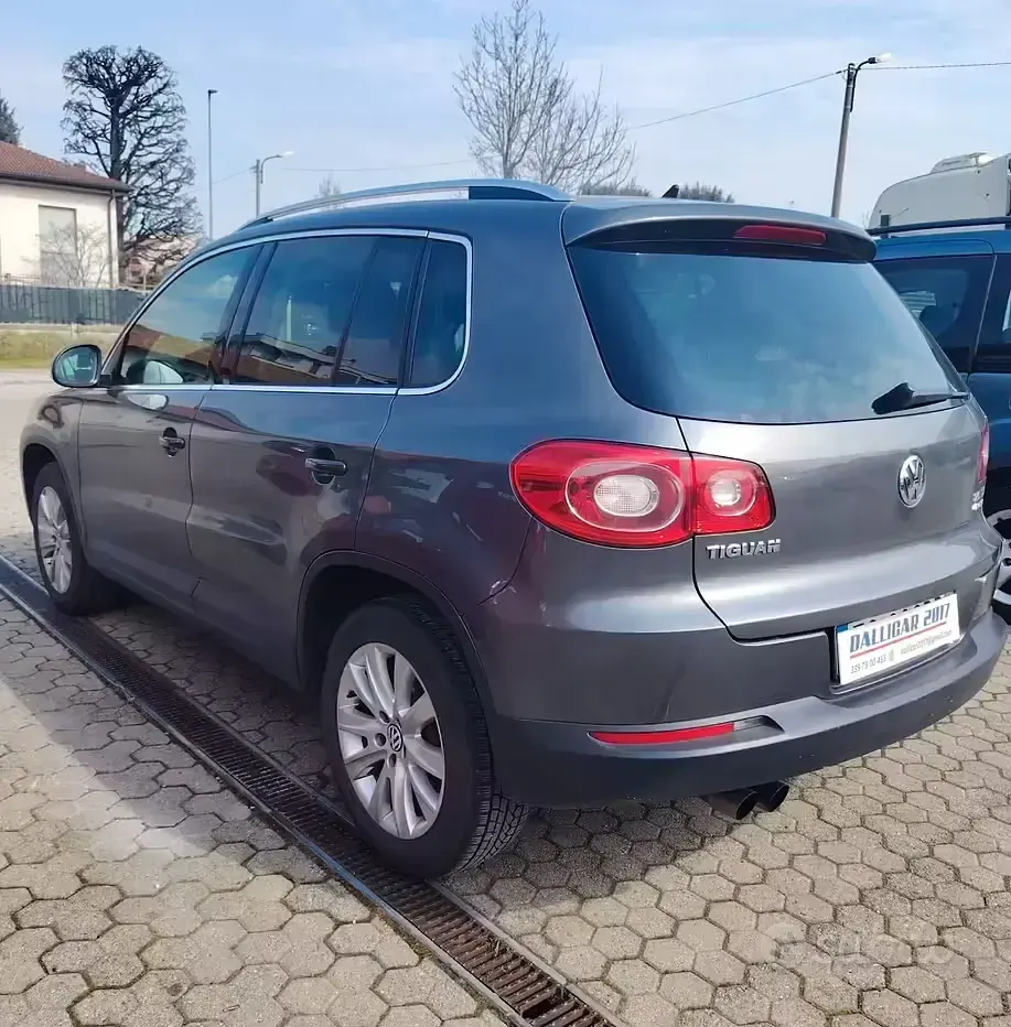 Gebraucht VW Tiguan Sportline 140 PS (102 kW) 2011 Grau SUV