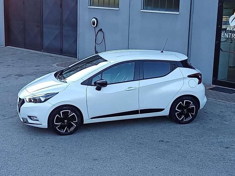Usata Nissan Micra 92 CV (67 kW) 2022 B/color bianco/nero Utilitaria