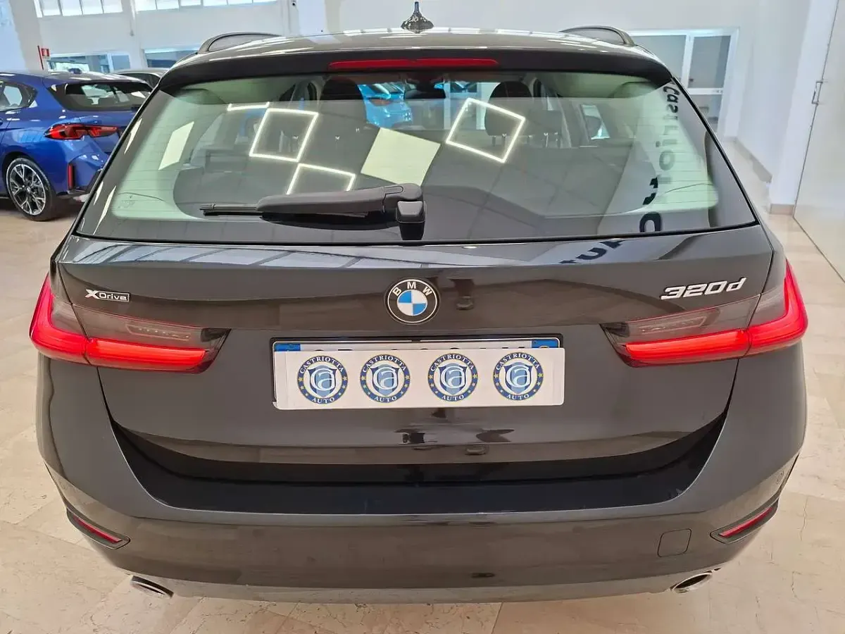 Usata BMW 320 Advantage 190 CV (139 kW) 2020 Nero Station wagon