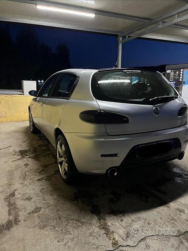 Usata Alfa Romeo 147 120 CV (88 kW) 2008 Grigio Utilitaria