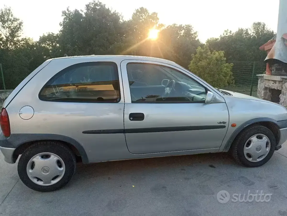 Usata Opel Corsa 90 CV (66 kW) 1999 Grigio Berlina