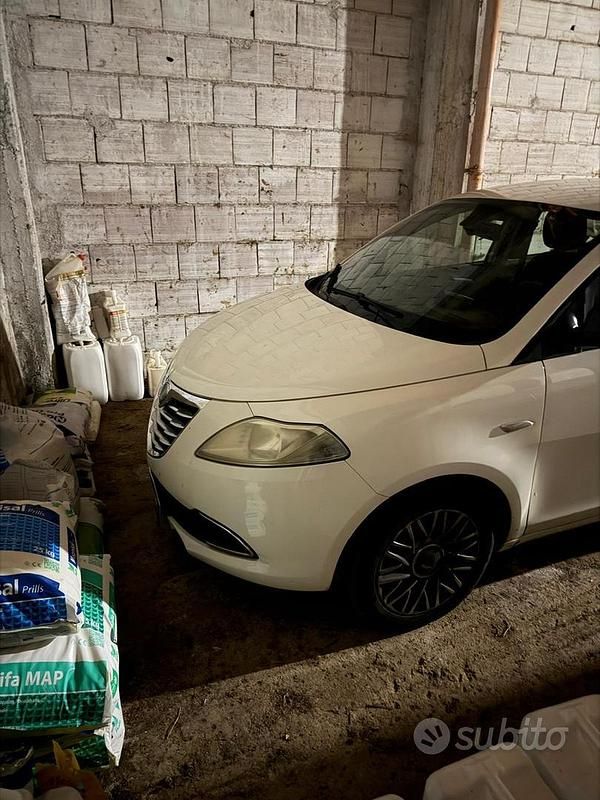 Bianco Usata 2013 Lancia Ypsilon Platinum Due volumi | 4700 € (Buon prezzo) - Immagine 1/4