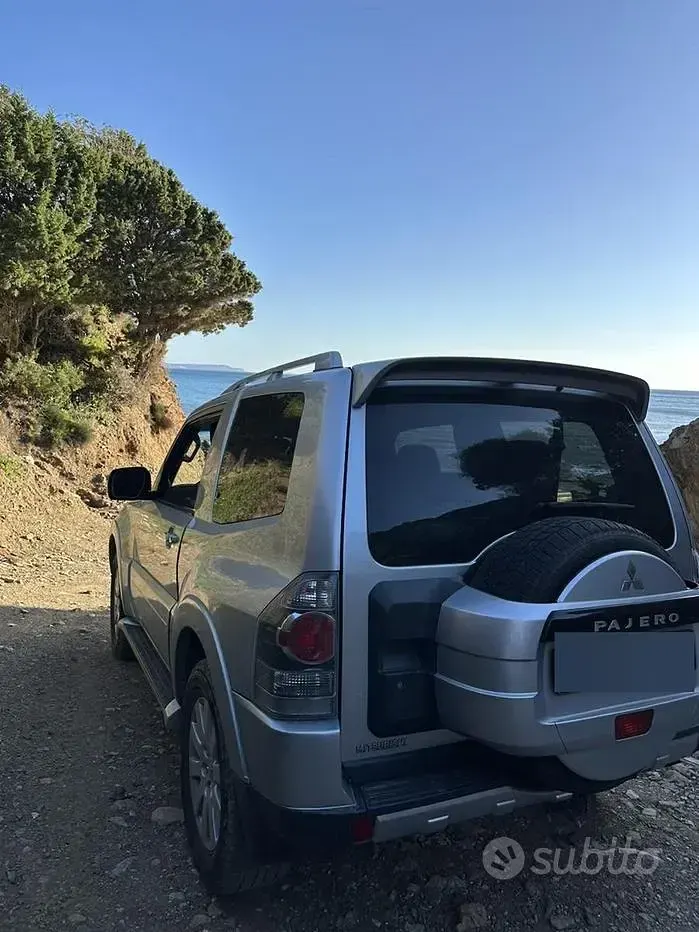 Usata Mitsubishi Pajero Instyle 170 CV (125 kW) 2007 Grigio SUV