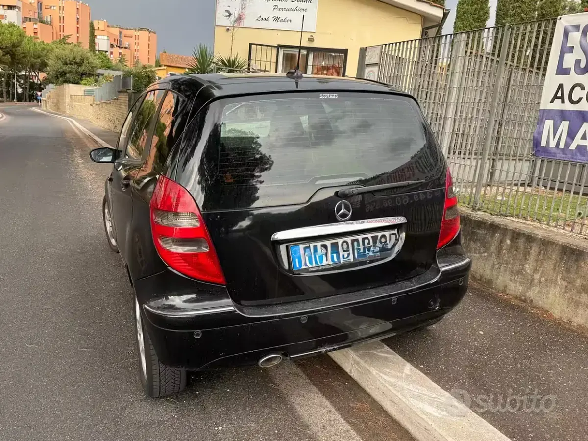 Usata Mercedes A180 Elegance 82 CV (60 kW) 2008 Nero Berlina