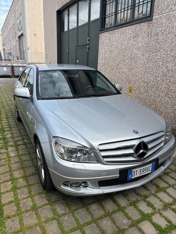 Usata 2007 Mercedes C220 Avantgarde Tre volumi | 6500 € (Buon prezzo) - Immagine 1/4
