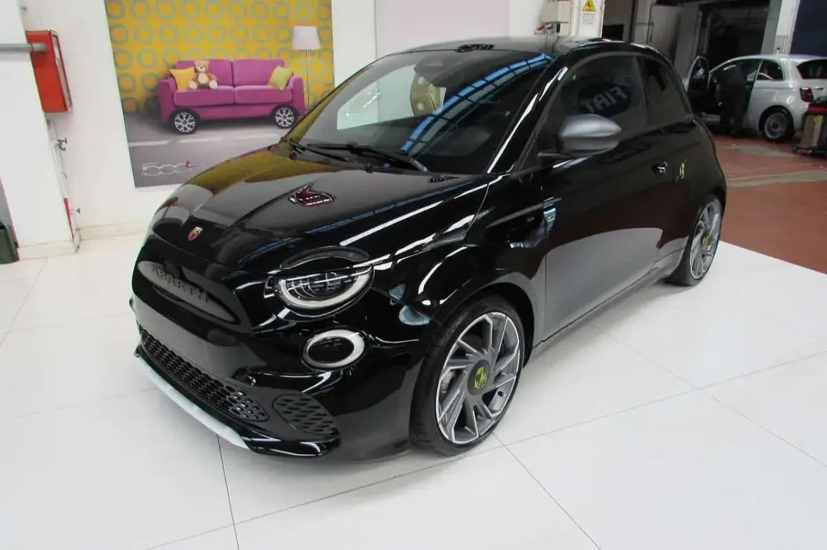 Usata Abarth 500e Turismo 47 kW (64 CV) 2024 Venon black Utilitaria