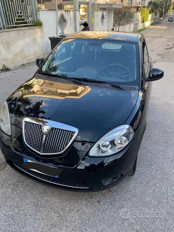 Nero Usata 2012 Lancia Ypsilon Due volumi | 3000 € (Super prezzo) - Immagine 1/4
