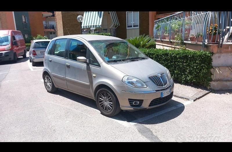 Usata Lancia Musa 77 CV (56 kW) 2008 Marrone Monovolume