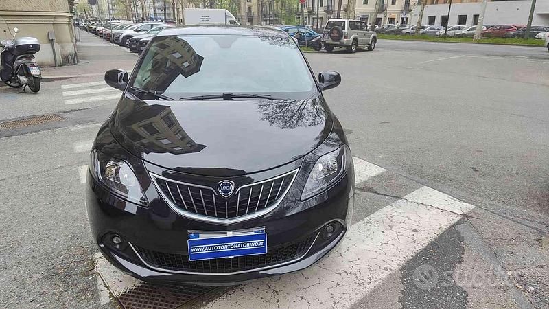 Usata Lancia Ypsilon Gold 69 CV (50 kW) 2023 Nero metallizzato Utilitaria