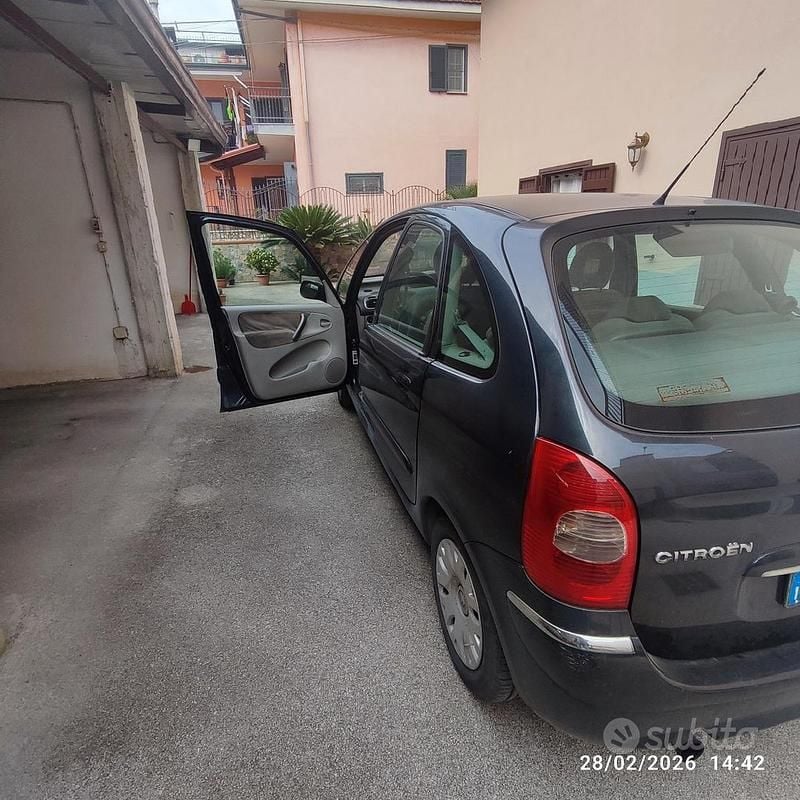 Usata Citroën Xsara Picasso 90 CV (66 kW) 2006 Grigio Monovolume