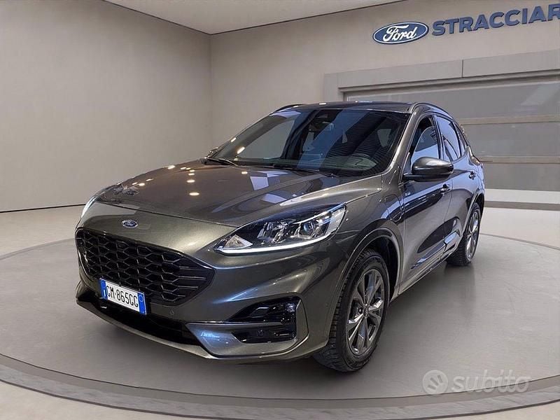 Usata Ford Kuga ST-Line 225 CV (165 kW) 2023 Grigio metallizzato SUV