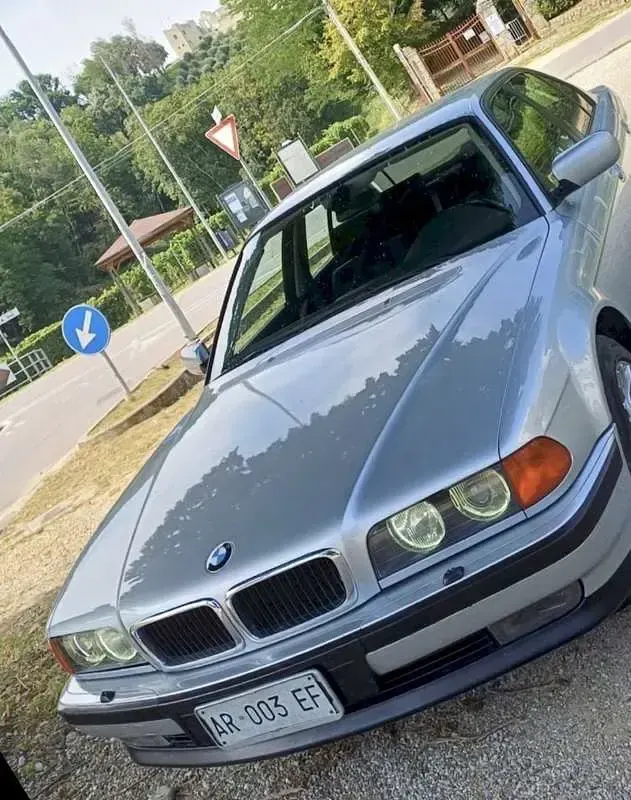 Usata BMW 735 Sport Line 235 CV (172 kW) 1997 Grigio Berlina