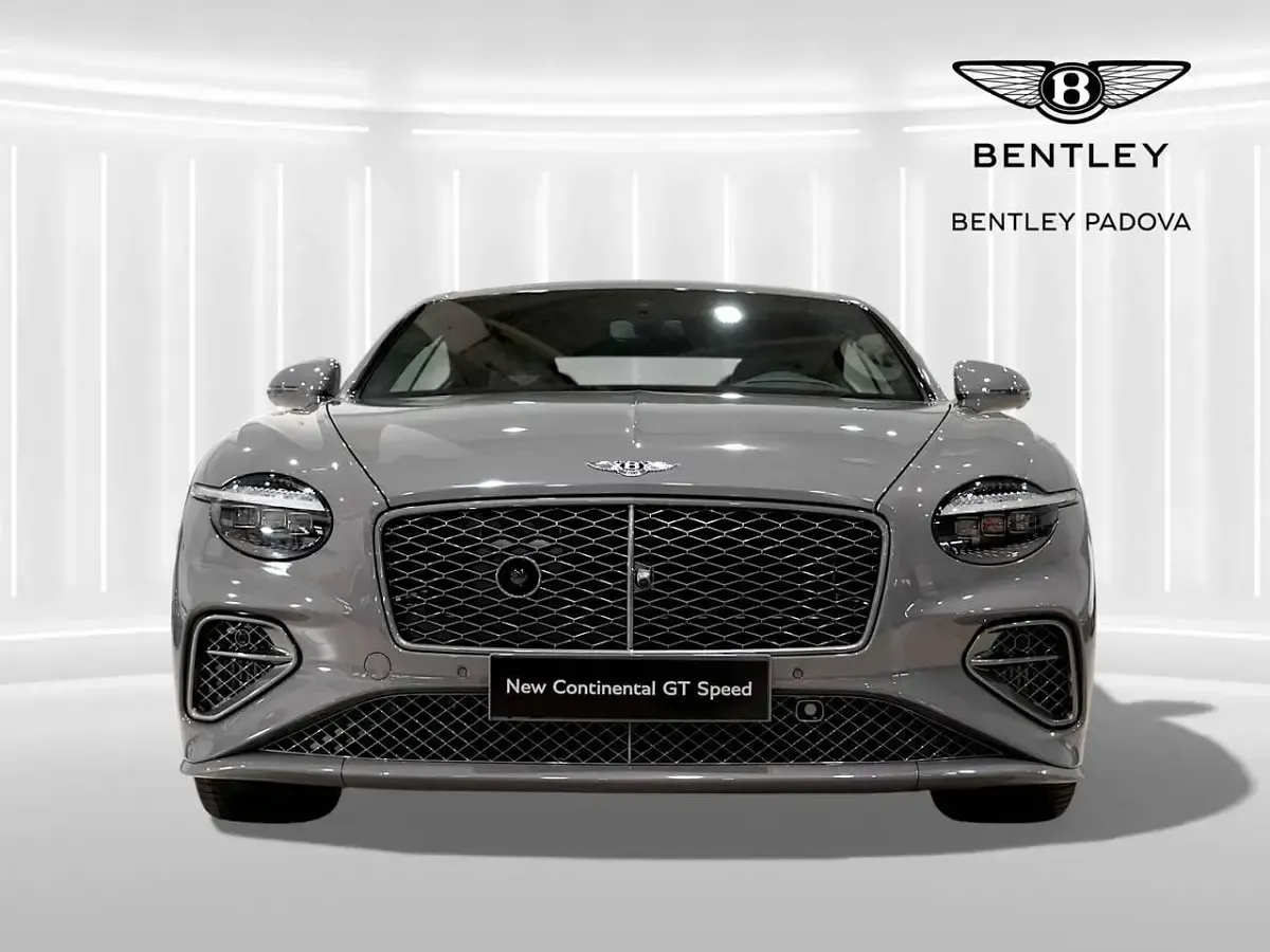 Nuova Bentley Continental 600 CV (441 kW) 2026 Gravity grey Coupé
