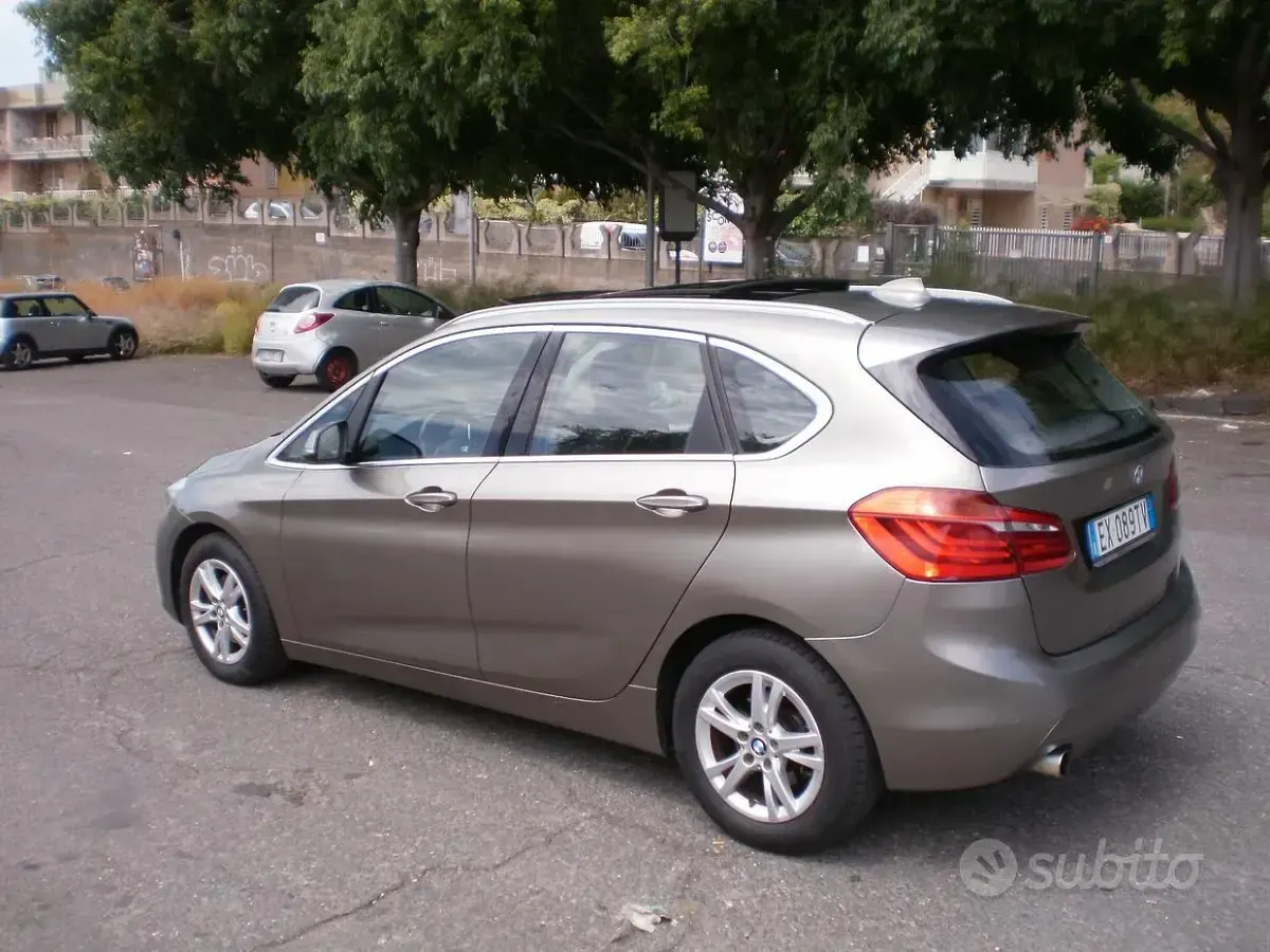 Usata BMW 218 Sport Line 150 CV (110 kW) 2015 Grigio Station wagon