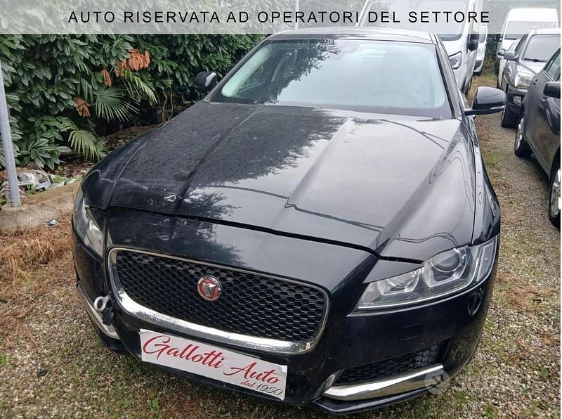 Usata Jaguar XF 180 CV (132 kW) 2018 Nero Berlina