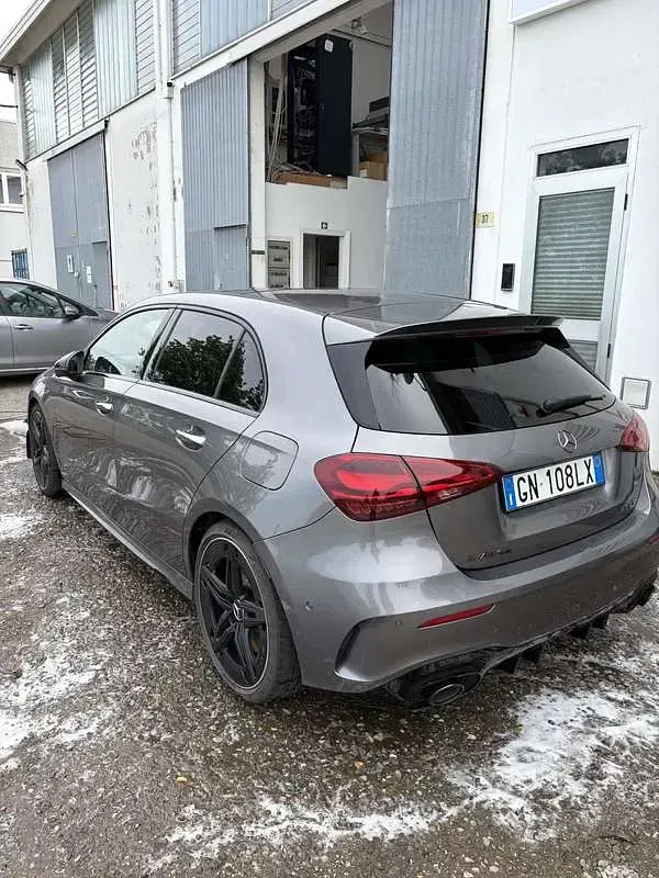 Begagnad Mercedes A35 AMG AMG Line Premium Plus 306 HK (225 kW) 2023 Grå Sedan
