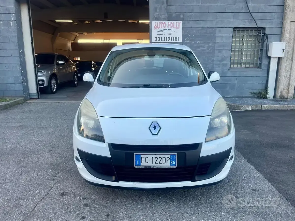 Usata Renault Scénic Luxe 110 CV (80 kW) 2011 Bianco Monovolume