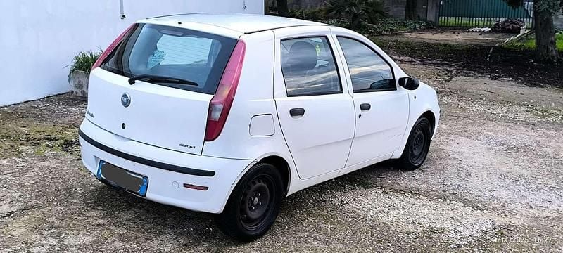 Usata Fiat Punto Active 69 CV (50 kW) 2004 Berlina