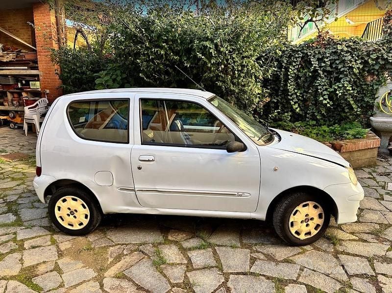 Usata Fiat 600 Anniversary 54 CV (39 kW) 2008 Blu/azzurro Utilitaria