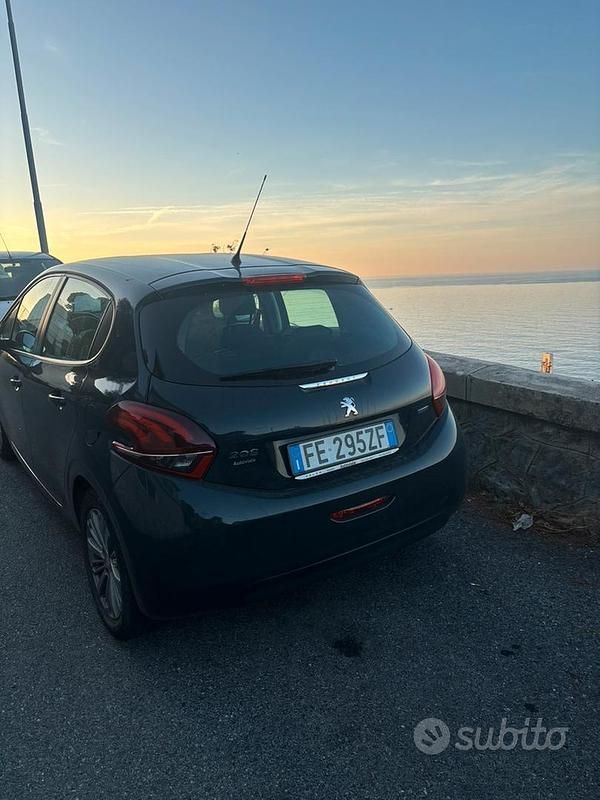 Usata Peugeot 208 68 CV (50 kW) 2016 Blu Utilitaria