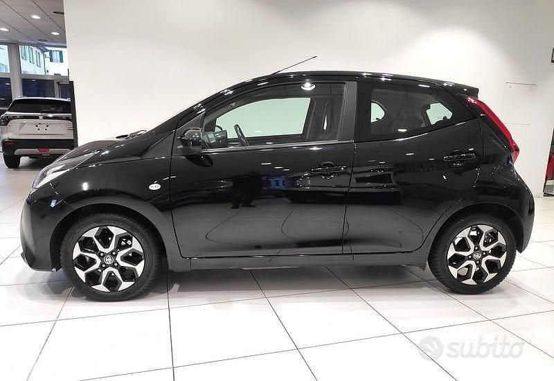 Usata Toyota Aygo Connect Style 72 CV (52 kW) 2021 Nero Utilitaria