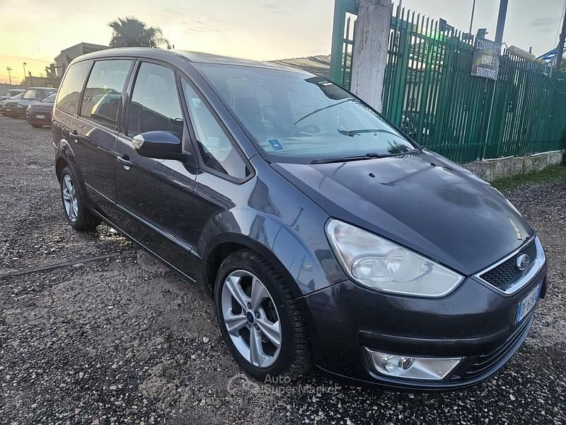 Usata Ford Galaxy Ghia 125 CV (91 kW) 2007 Grigio Monovolume
