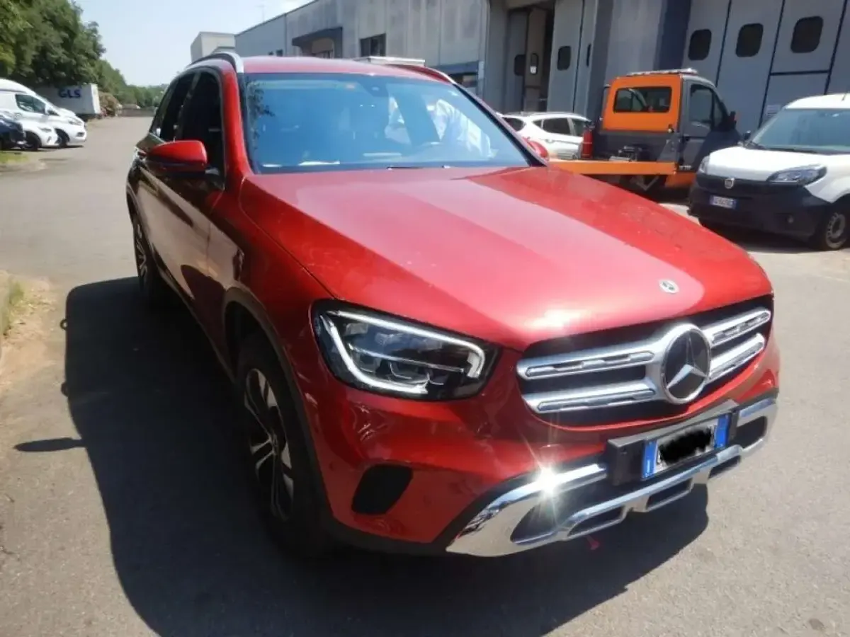 Usata Mercedes GLC300 Business 194 CV (142 kW) 2022 Amaranto SUV