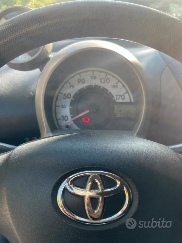 Usata Toyota Aygo 54 CV (39 kW) 2009 Rosso Utilitaria