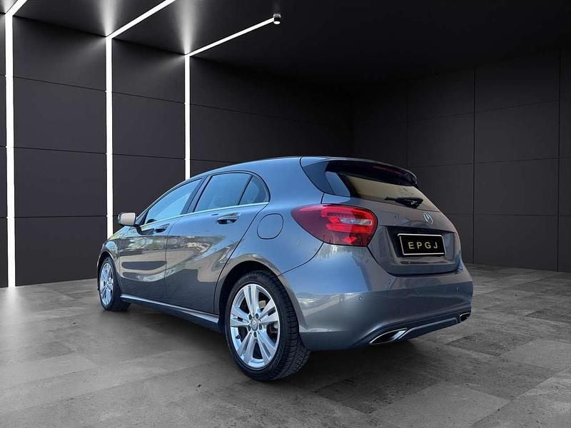 Usata Mercedes A180 122 CV (89 kW) 2016 Grigio Berlina