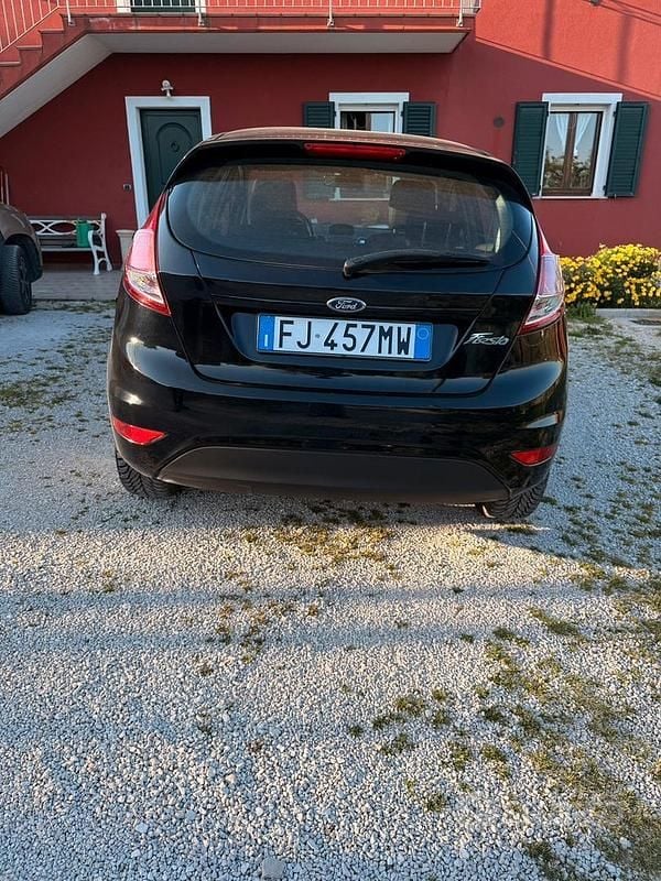 Usata Ford Fiesta 75 CV (55 kW) 2017 Nero Berlina