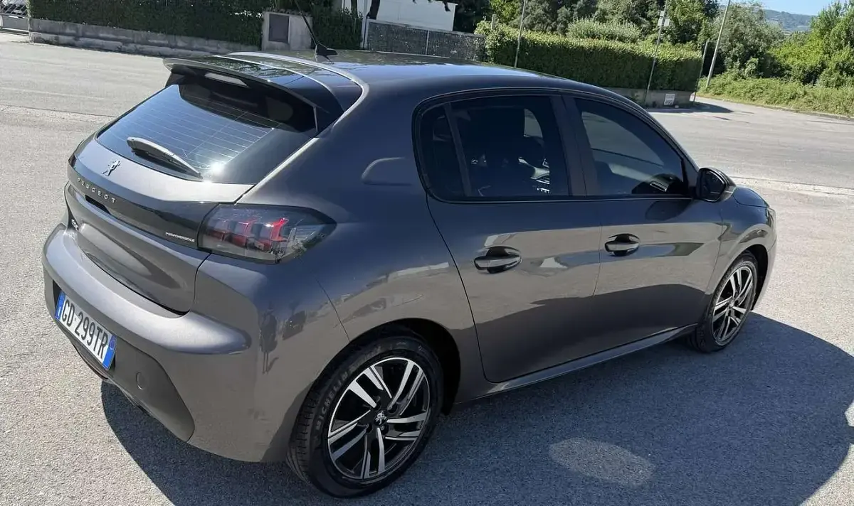 Usata Peugeot 208 Active 75 CV (55 kW) 2020 Grigio Utilitaria