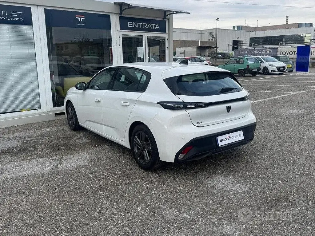 Usado Peugeot 308 S 2022 Blanco Familiar