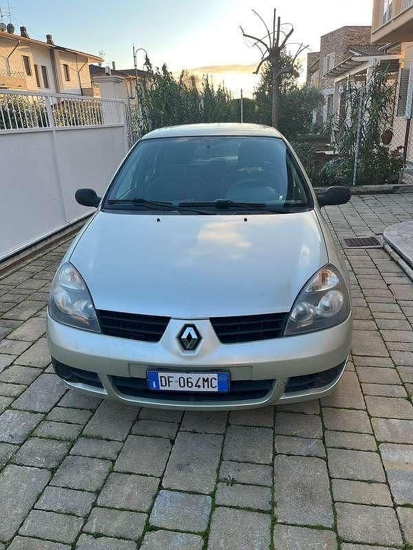 Usata Renault Clio II Dynamique 75 CV (55 kW) 2007 Oro Berlina
