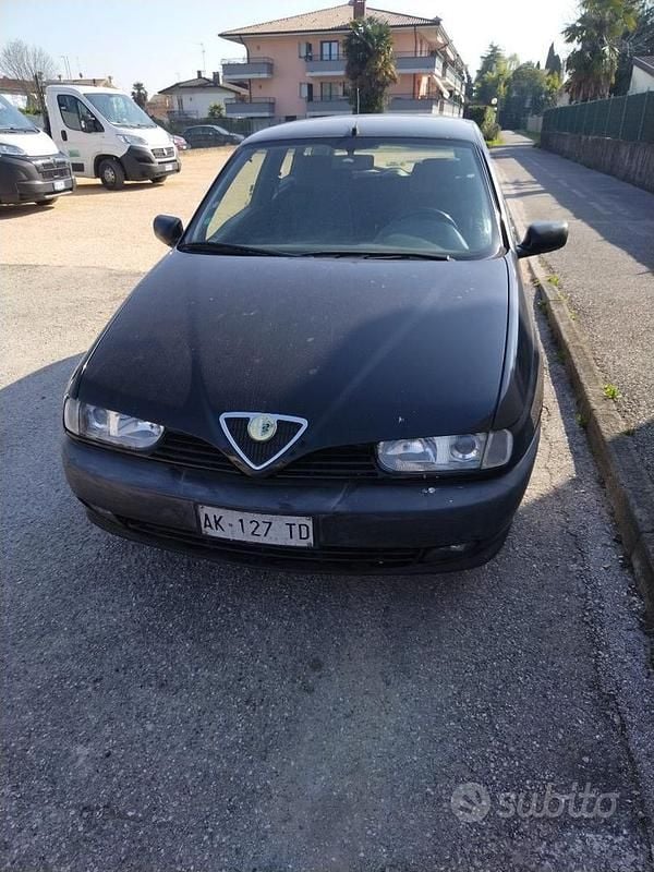 Usata Alfa Romeo 145 Quadrifoglio 155 CV (114 kW) 1998 Nero Utilitaria