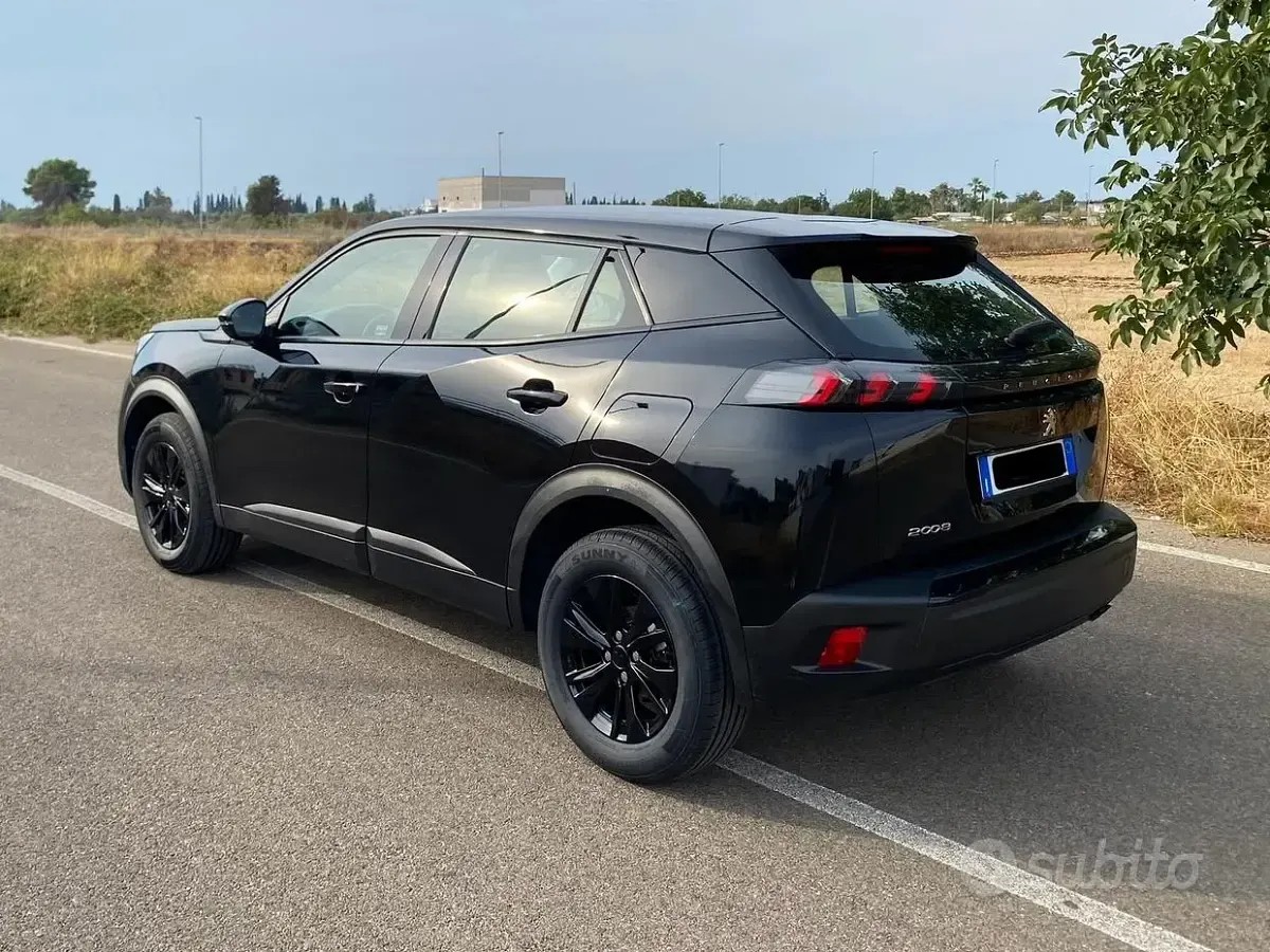Usata Peugeot 2008 Allure 102 CV (75 kW) 2020 Nero SUV