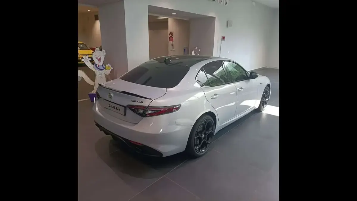 Nuova Alfa Romeo Giulia Veloce 211 CV (155 kW) 2026 Bianco lunare Berlina