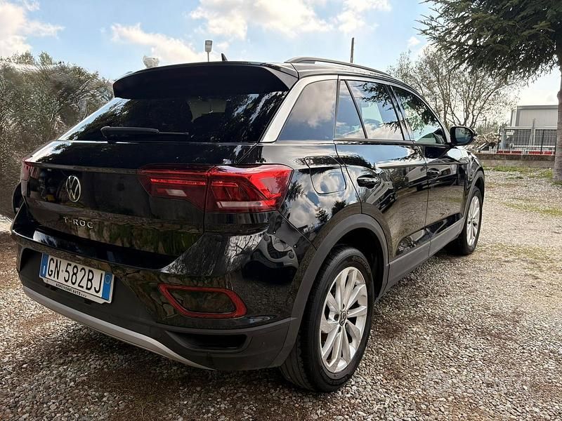 Usata VW T-Roc Life 116 CV (85 kW) 2023 Nero SUV