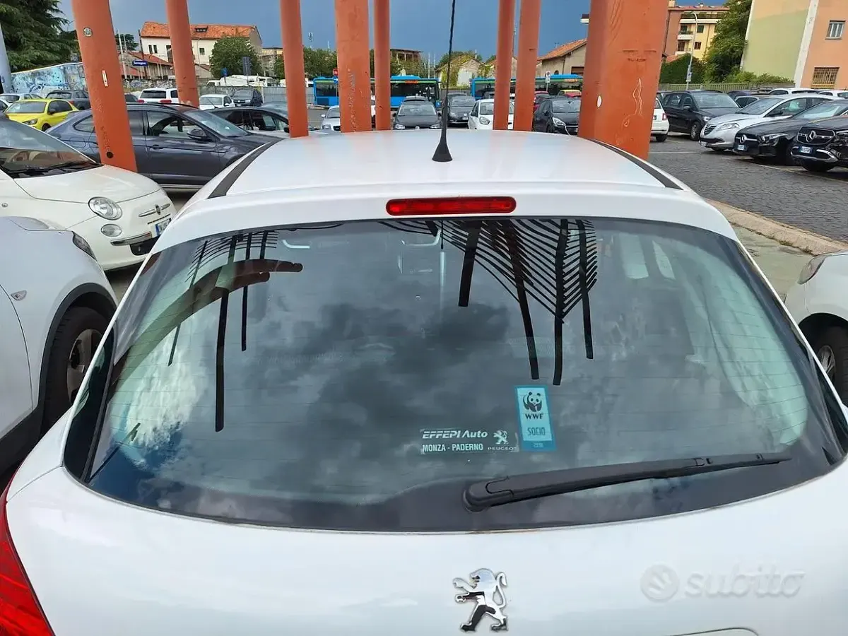 Usata Peugeot 207 73 CV (53 kW) 2011 Bianco Berlina