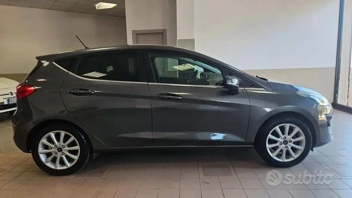 Usata Ford Fiesta Titanium 75 CV (55 kW) 2019 Grigio Utilitaria