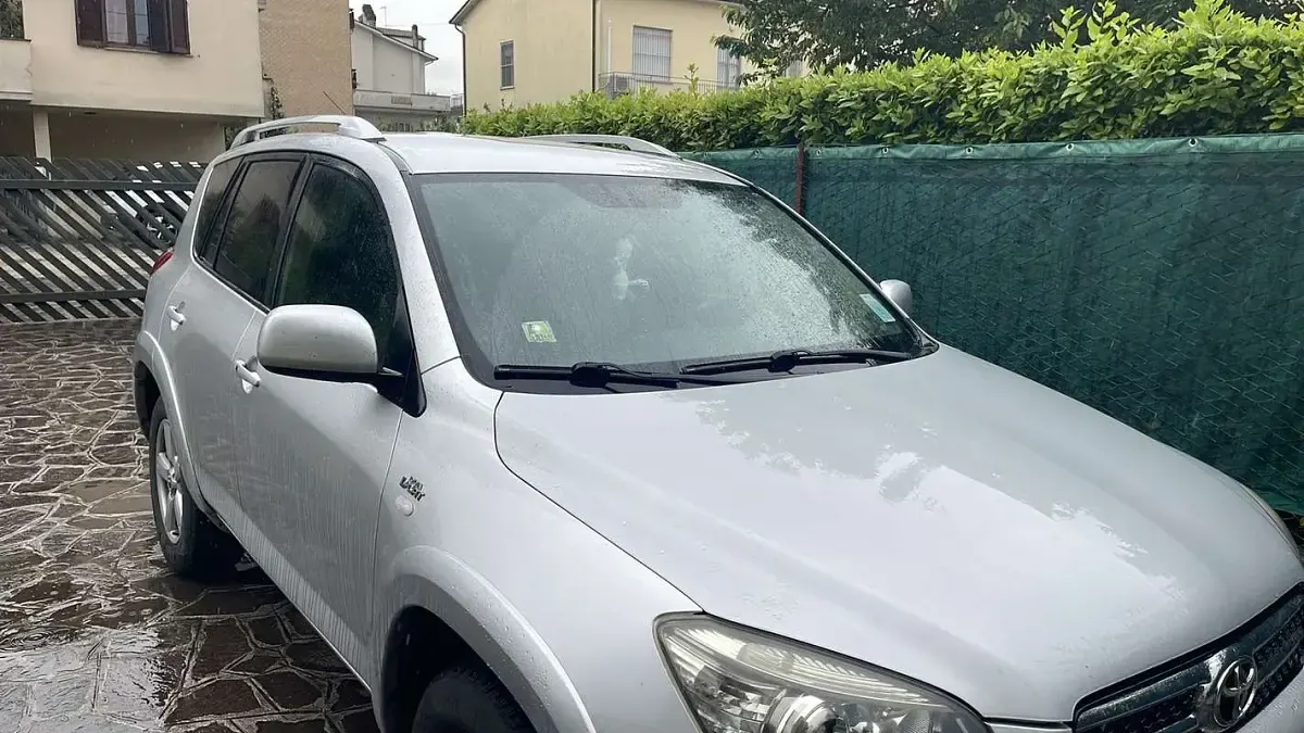 Usata Toyota RAV4 Luxury 177 CV (130 kW) 2007 SUV