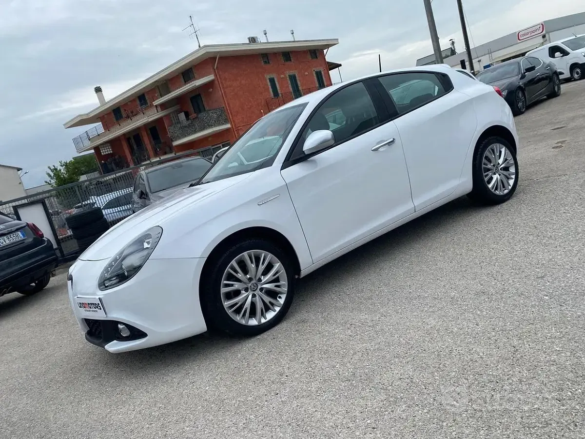 Usata Alfa Romeo Giulietta Super 120 CV (88 kW) 2017 Bianco Utilitaria