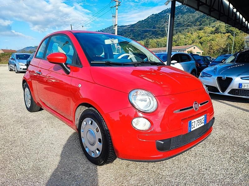 Rosso Usata 2015 Fiat 500 Lounge Due volumi | 7500 € (Buon prezzo) - Immagine 1/4