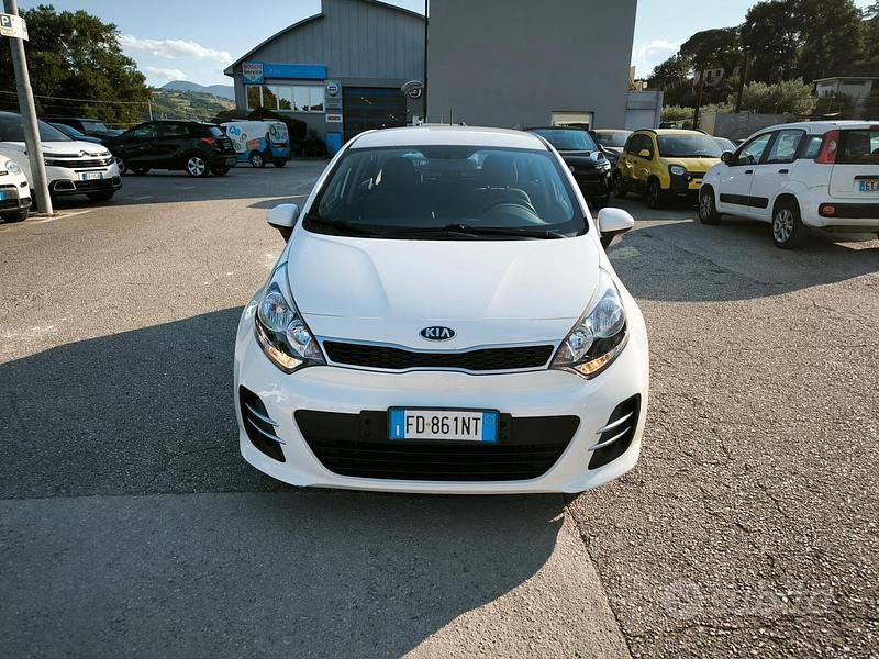 Usata Kia Rio Active 85 CV (62 kW) 2016 Bianco Berlina