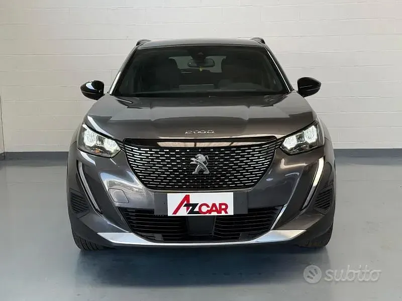 Usata Peugeot 2008 Allure 131 CV (96 kW) 2023 Grigio platino SUV