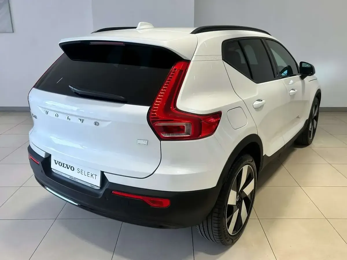 Usata Volvo XC40 Plus 179 CV (131 kW) 2023 Crystal white SUV