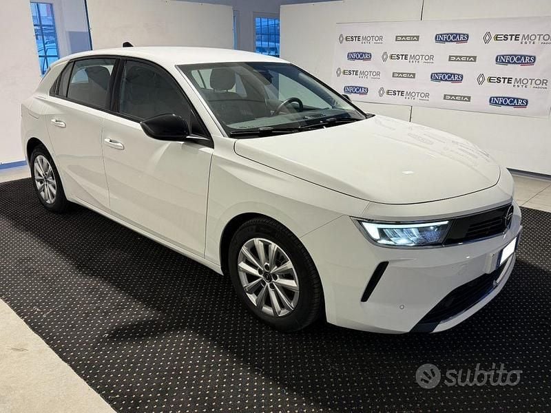 Usata Opel Astra Edition 131 CV (96 kW) 2022 Bianco pastello Berlina