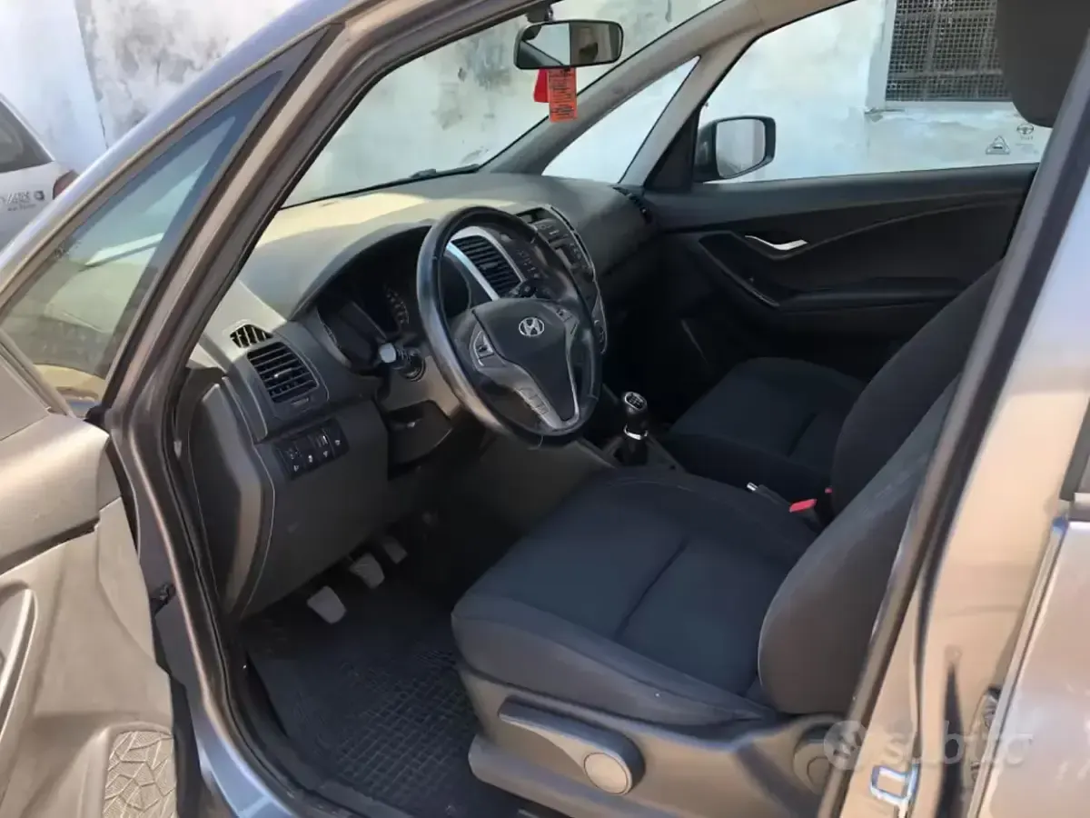 Usata Hyundai ix20 Comfort 90 CV (66 kW) 2015 Grigio Utilitaria