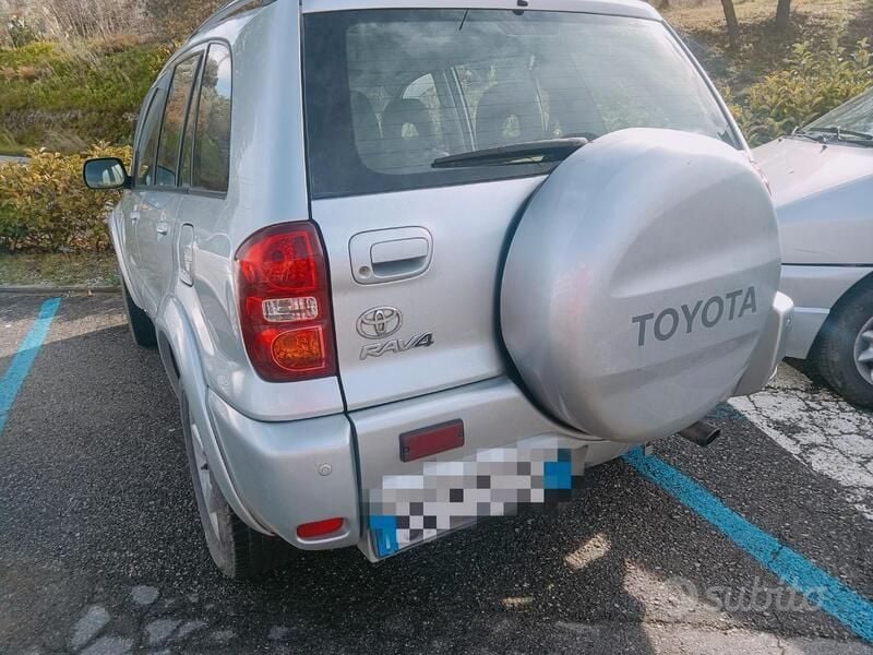 Usata Toyota RAV4 116 CV (85 kW) 2005 Grigio SUV