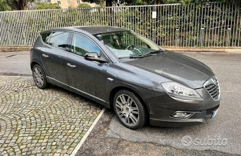 Grigio Usata 2014 Lancia Delta Due volumi | 4500 € (Ottimo prezzo) - Immagine 1/4