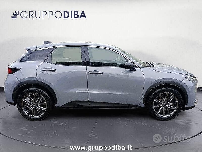 Usata Lexus LBX 136 CV (100 kW) 2025 Grigio SUV